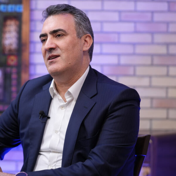 تحریم‌ها، دستیابی به هاب منطقه‌ای را دشوار می‌سازند / استفاده از استارلینک در کشور فراتر از فیلترینگ است