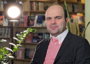 خرید تازه‌ترین کتاب‌ها از کتابفروشی