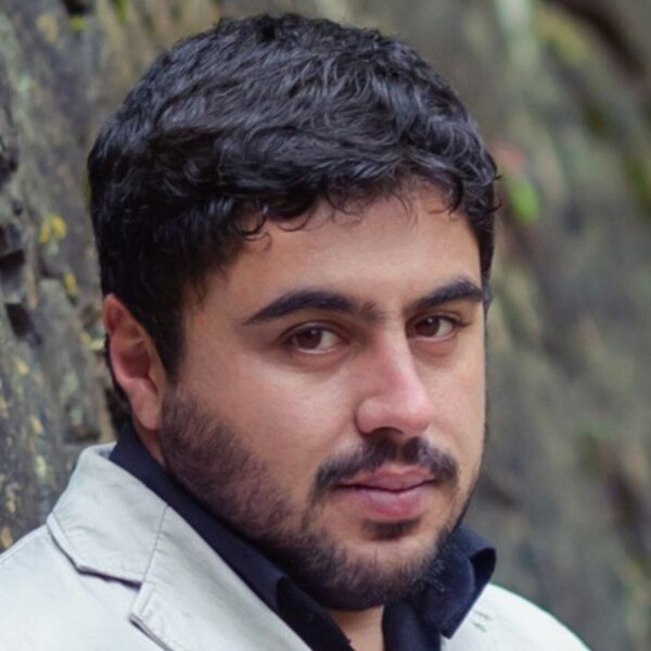 «در ‘تقویم تاریک’ به بررسی تمام نقاط آسیب‌دیده ایران پرداخته‌ام»