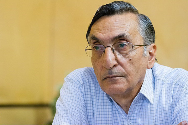 رئیس‌جمهور، رئیس کتابخانه ملی را به چالش کشید!