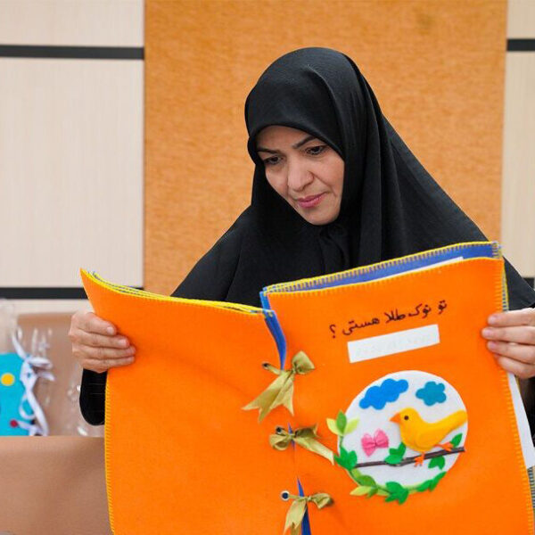 کتاب‌های حسی و لمسی: دنیای جدیدی برای توان‌یابان!